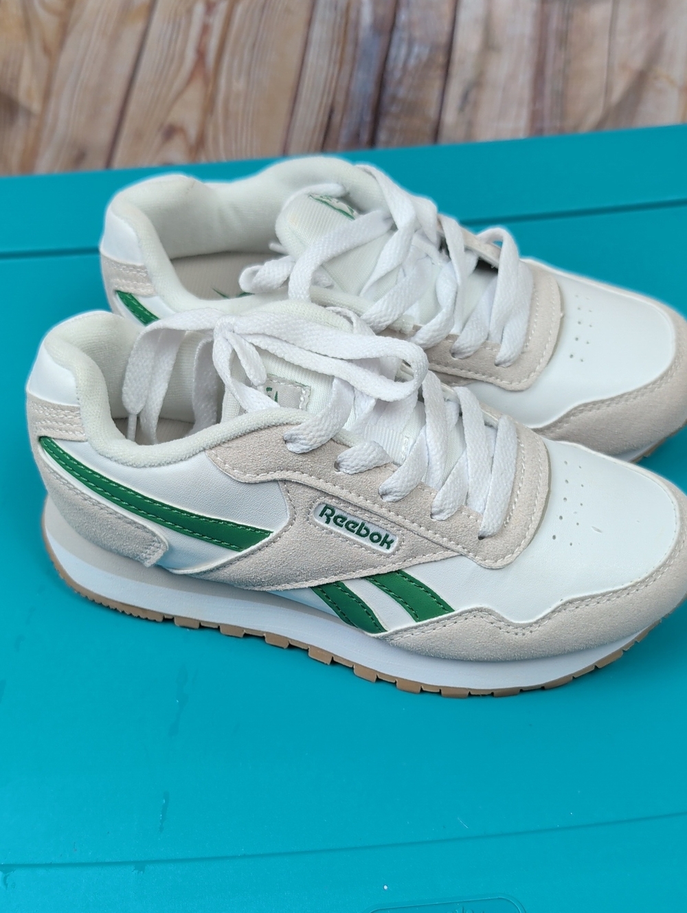 Reebok Kids White Sneakers with Green Accent Stripes Size 2